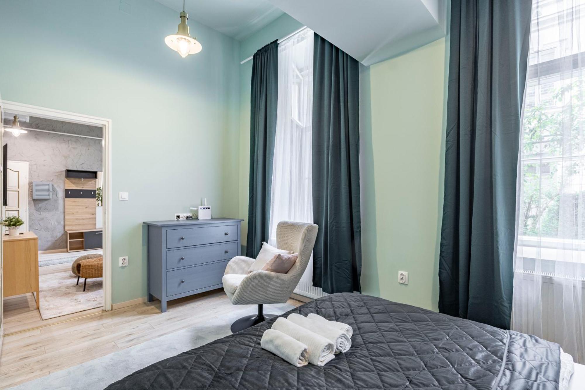 Hidden Gem With Terrace On The Andrassy Fashion Road Apartman Budapest Kültér fotó